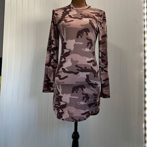 EUC! CUTE Pink Camo Lightweight Long Sleeve Shirt Dress! Size small